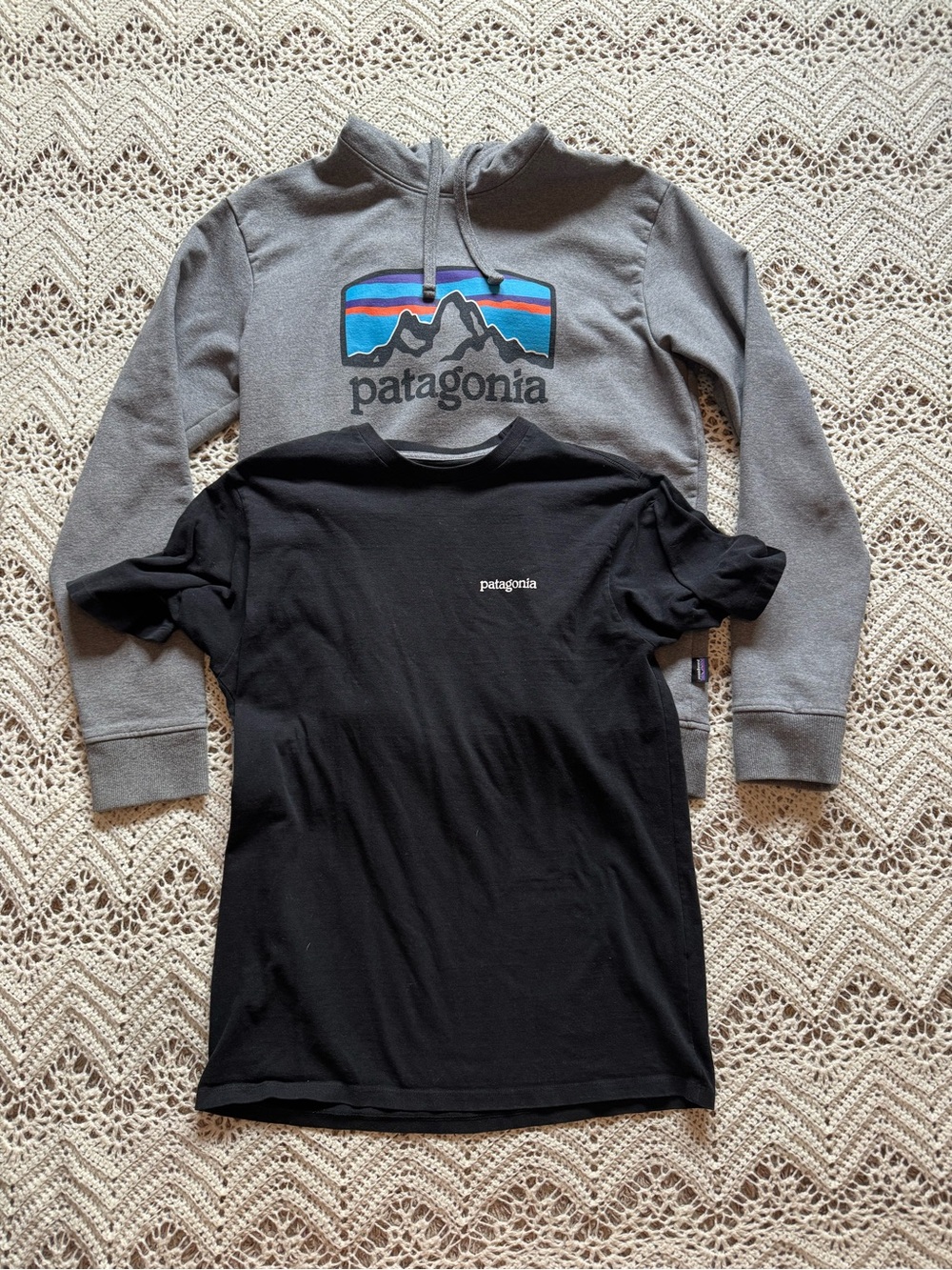 Patagonia Sweatshirt Hoodie T-shirt Bundle Women’s Size S/XS Black Grey Outdoor